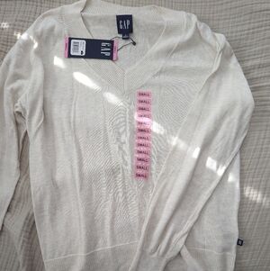 GAP Cream V-Neck Sweater